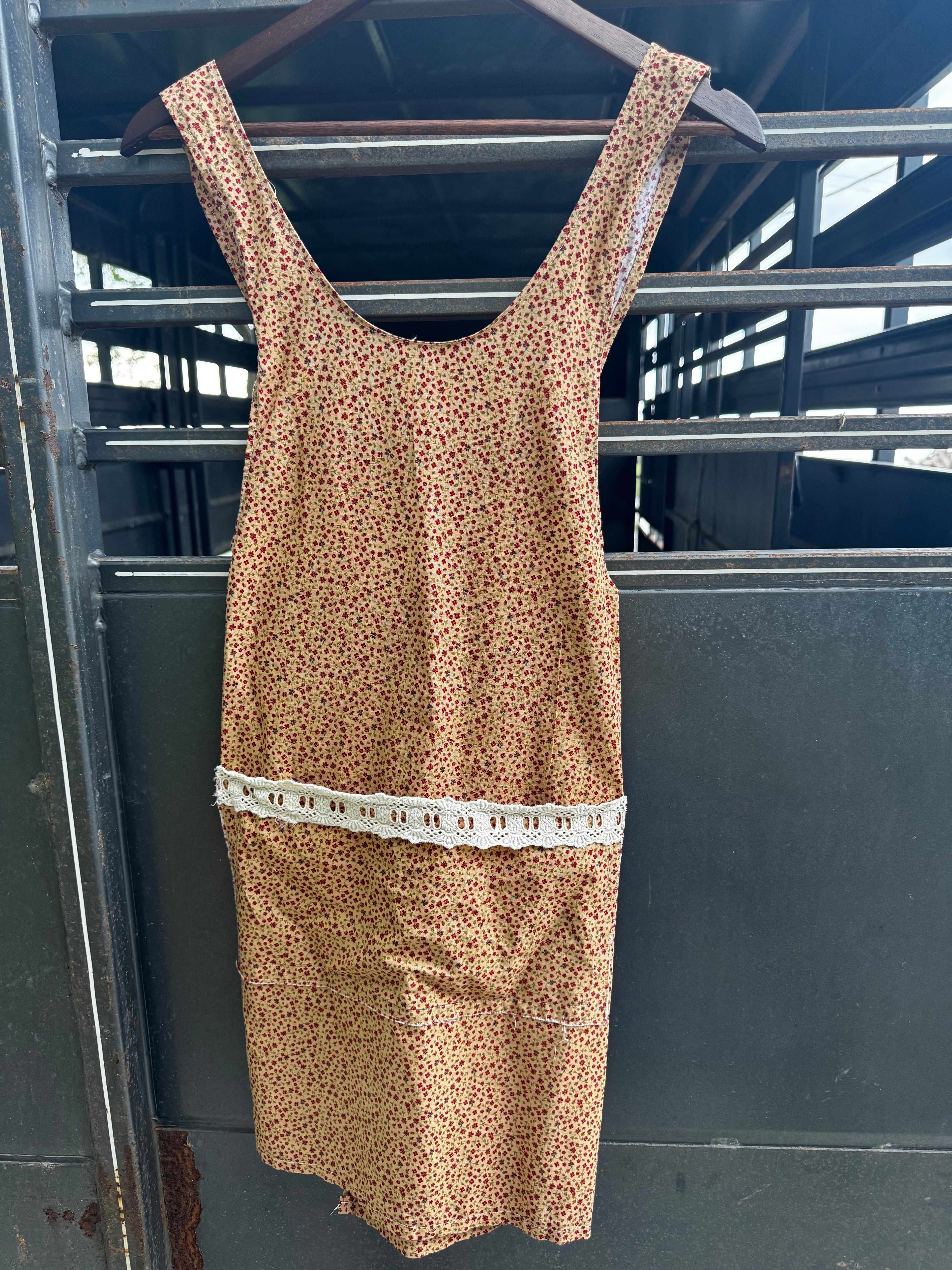 Red Floral Apron w Lace Pocket