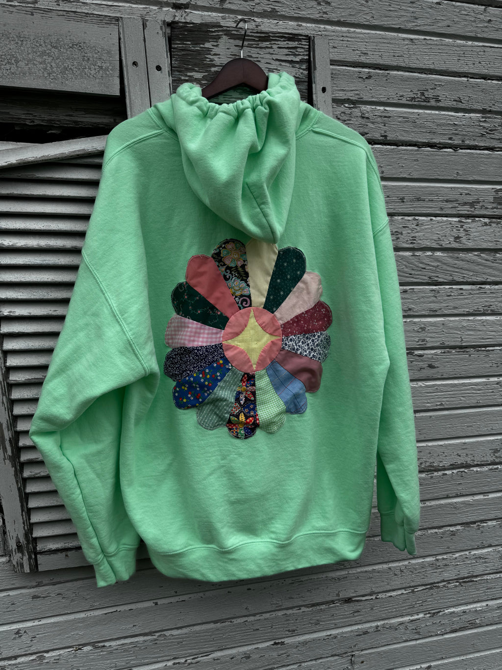 XL Mint Green Sweatshirt w/ Flower