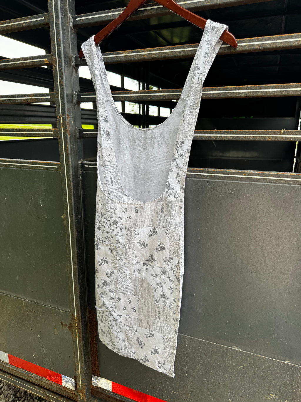 White & Cream Floral w Pockets