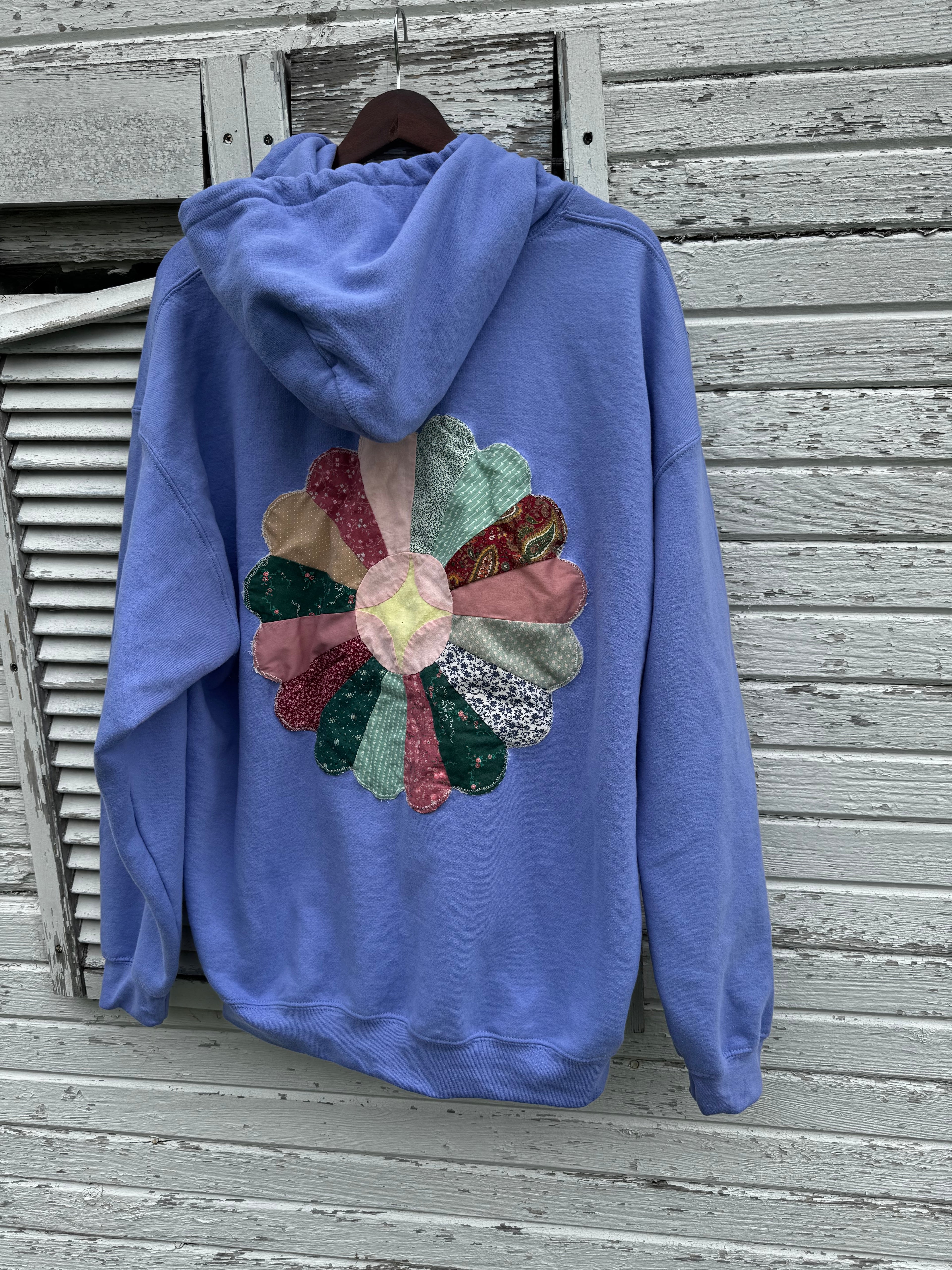 XL Violet Sweatshirt w/ Flower